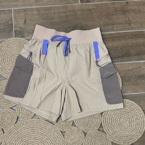 Lululemon Hiking Woman’s Shorts (perfect condition)